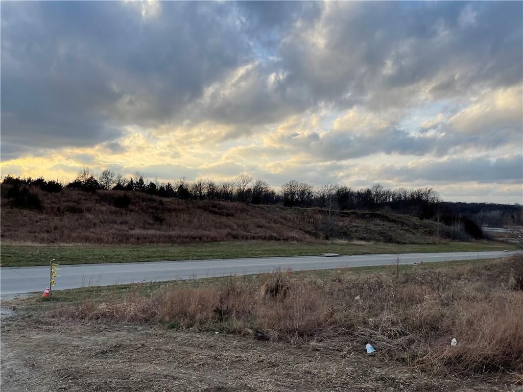 10203 Donahoo Road, Kansas City, KS 66109