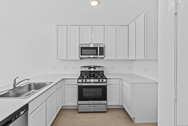 13043 Lake Fryer, St Hedwig, TX 78152