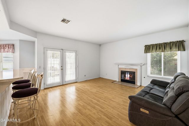 5613 W Avenue L1, Lancaster, CA 93536