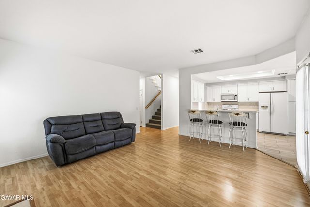5613 W Avenue L1, Lancaster, CA 93536