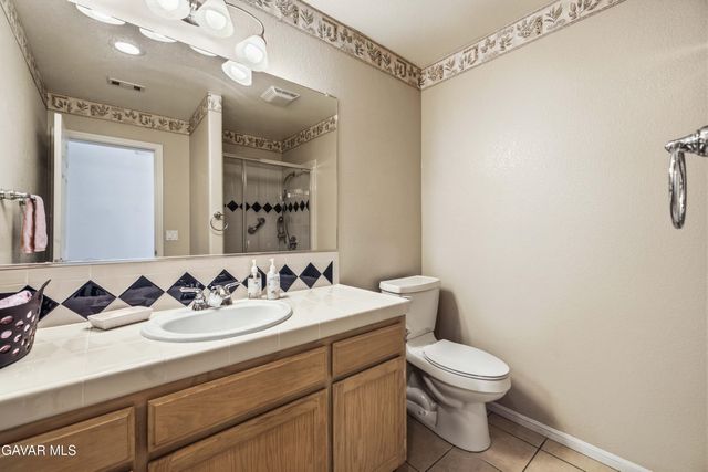 5613 W Avenue L1, Lancaster, CA 93536