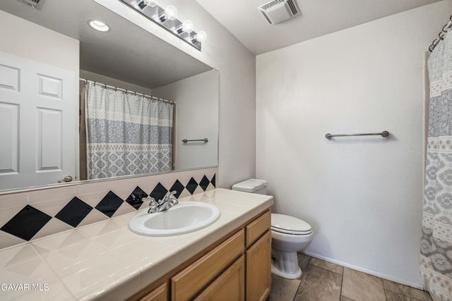 5613 W Avenue L1, Lancaster, CA 93536