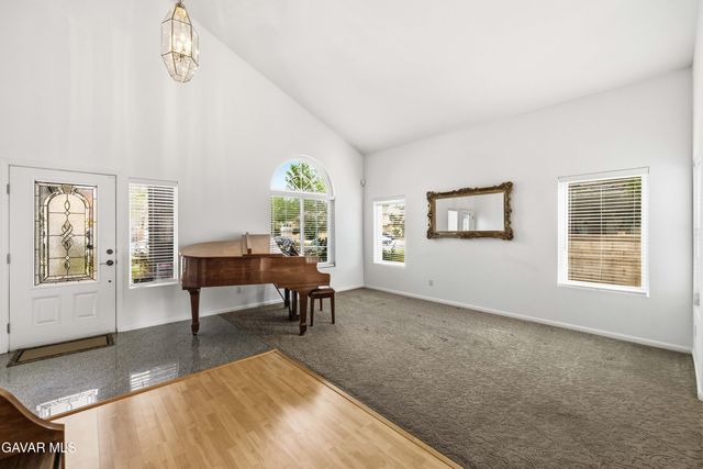 5613 W Avenue L1, Lancaster, CA 93536