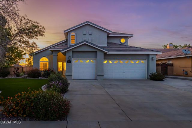 5613 W Avenue L1, Lancaster, CA 93536
