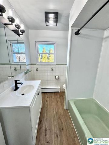 2041 Grove Street, South Whitehall Twp, PA 18104