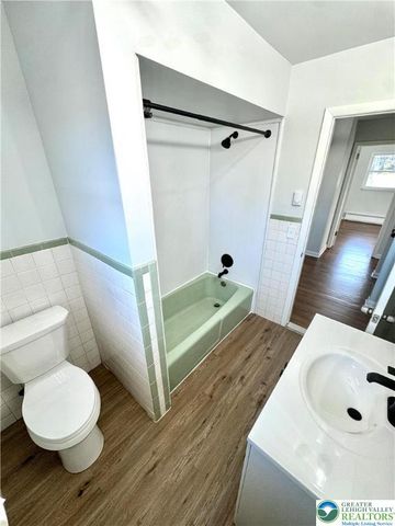 2041 Grove Street, South Whitehall Twp, PA 18104