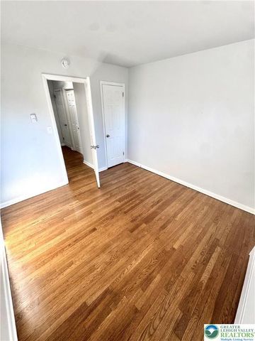 2041 Grove Street, South Whitehall Twp, PA 18104