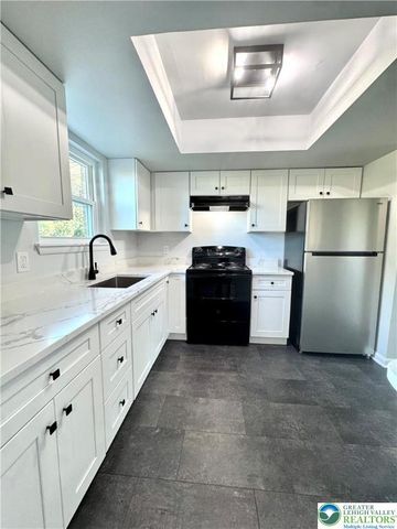 2041 Grove Street, South Whitehall Twp, PA 18104