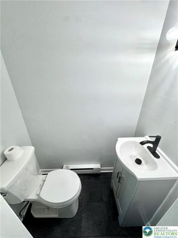 2041 Grove Street, South Whitehall Twp, PA 18104