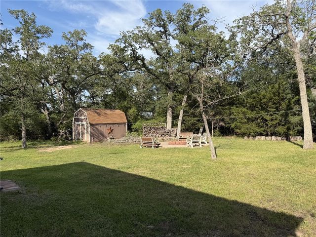 612 Sweetgum Ln, Somerville, TX 77879
