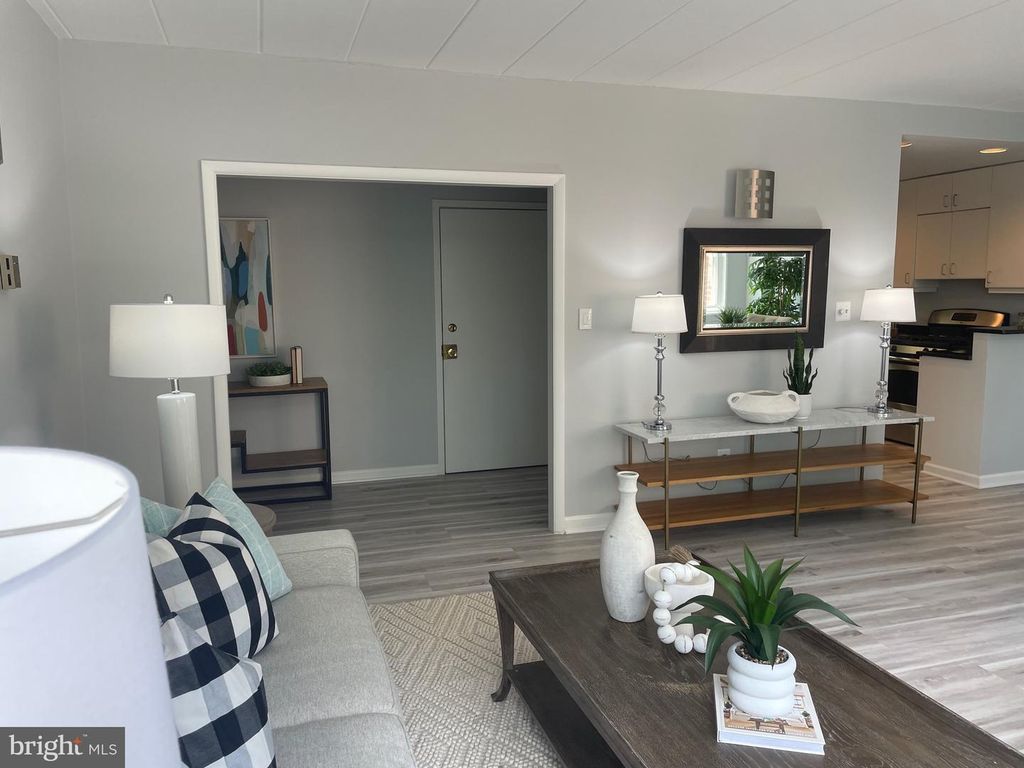 Image 14 of property listing at 4800 CHEVY CHASE DR #508, Chevy Chase, MD 20815