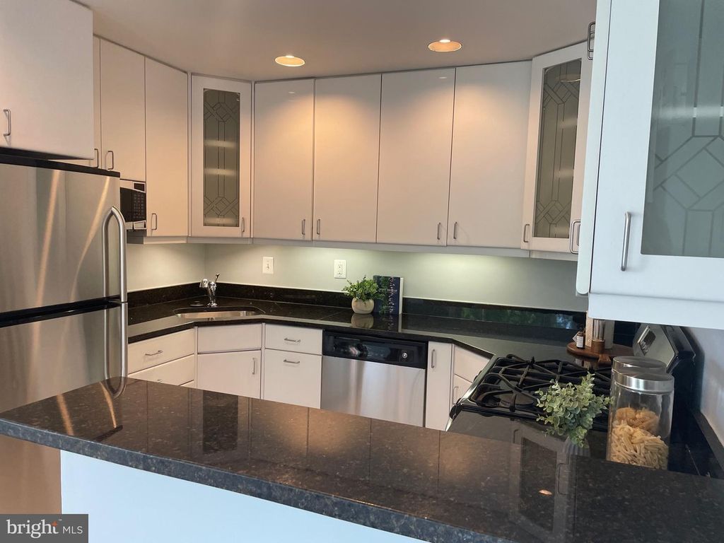 Image 23 of property listing at 4800 CHEVY CHASE DR #508, Chevy Chase, MD 20815