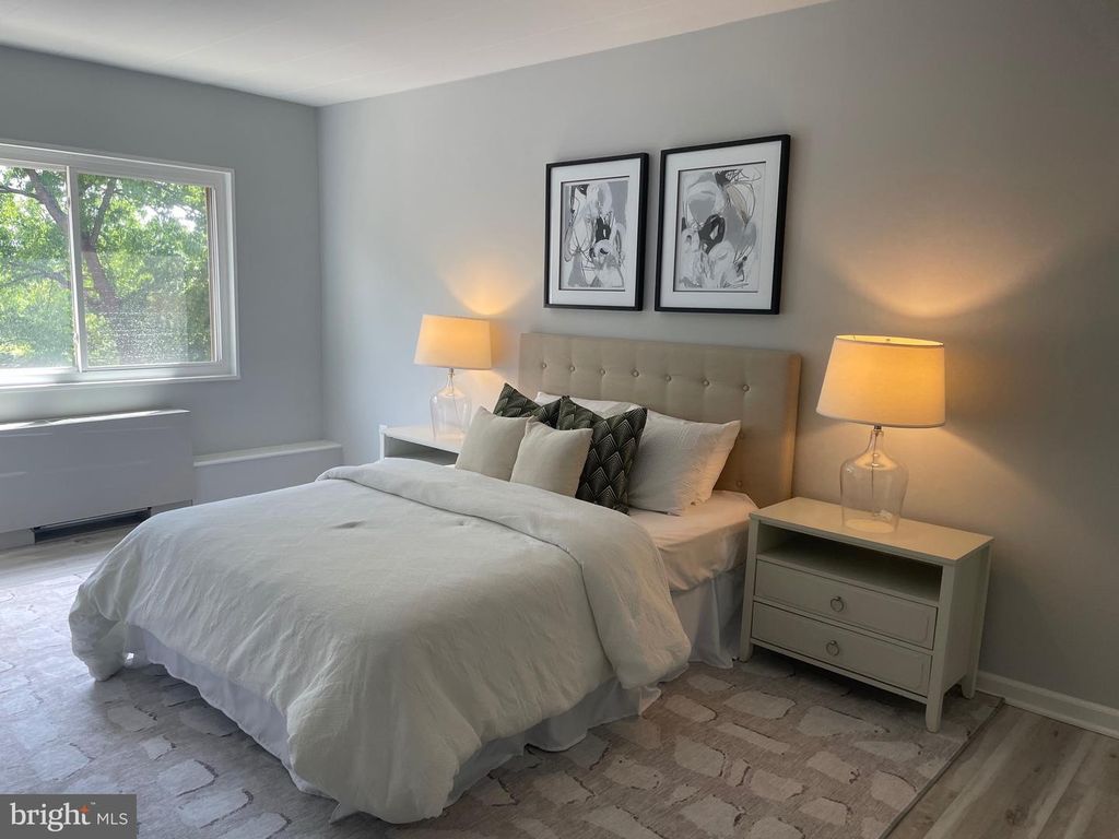Image 28 of property listing at 4800 CHEVY CHASE DR #508, Chevy Chase, MD 20815