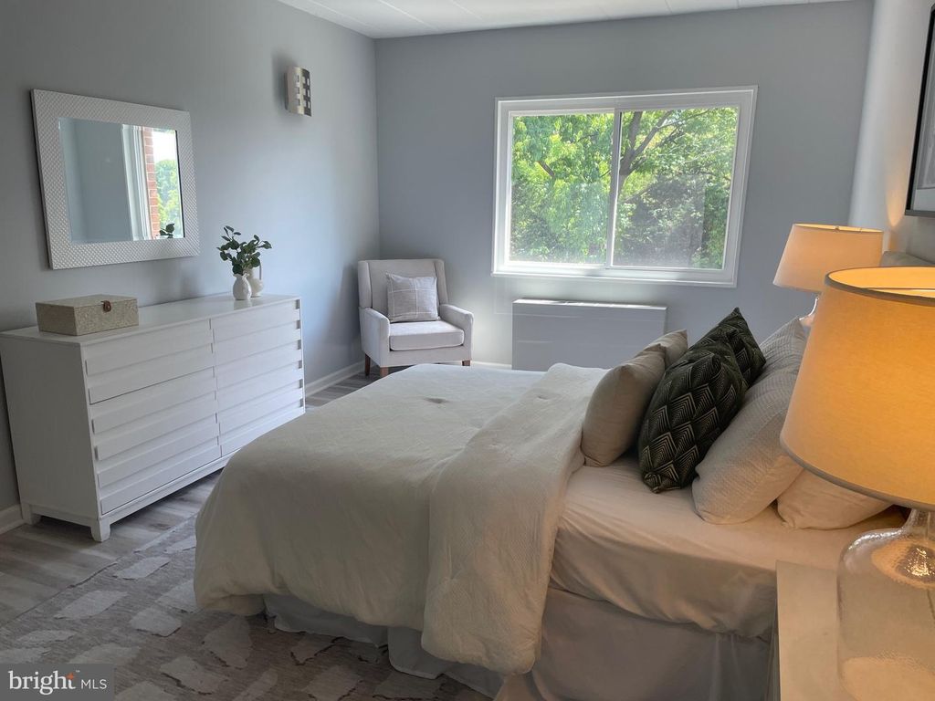 Image 29 of property listing at 4800 CHEVY CHASE DR #508, Chevy Chase, MD 20815