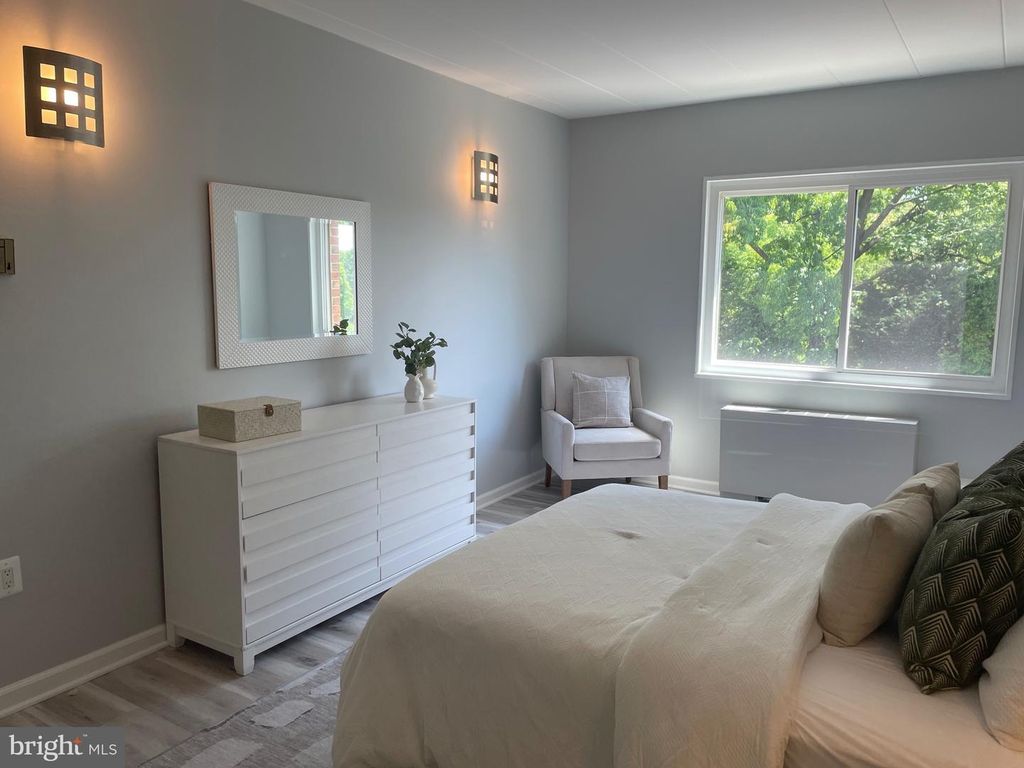 Image 30 of property listing at 4800 CHEVY CHASE DR #508, Chevy Chase, MD 20815