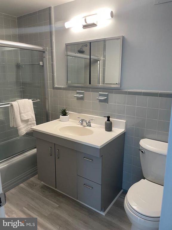 Image 32 of property listing at 4800 CHEVY CHASE DR #508, Chevy Chase, MD 20815