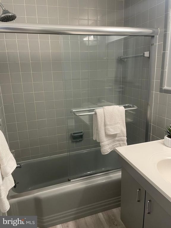 Image 33 of property listing at 4800 CHEVY CHASE DR #508, Chevy Chase, MD 20815