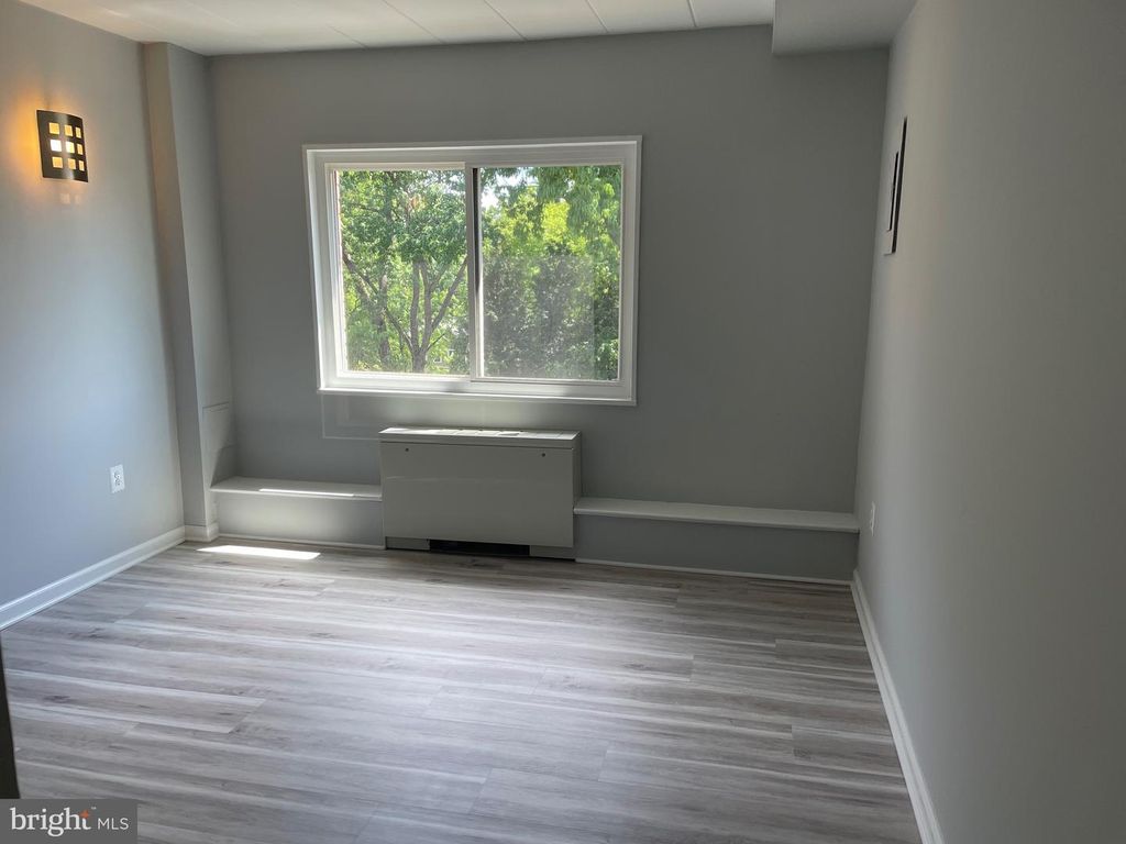 Image 34 of property listing at 4800 CHEVY CHASE DR #508, Chevy Chase, MD 20815