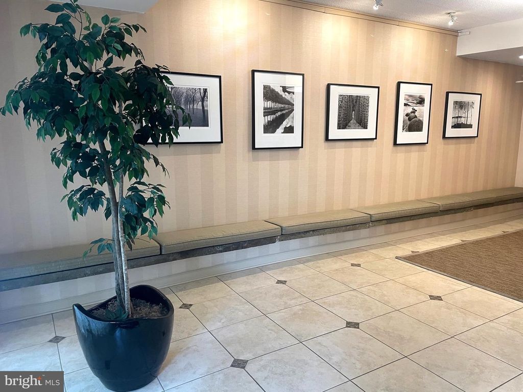 Image 8 of property listing at 4800 CHEVY CHASE DR #508, Chevy Chase, MD 20815