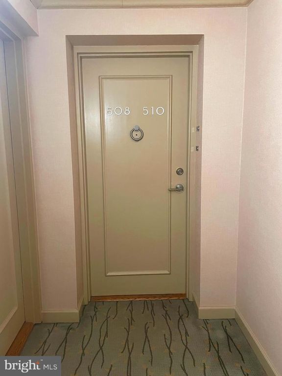 Image 9 of property listing at 4800 CHEVY CHASE DR #508, Chevy Chase, MD 20815