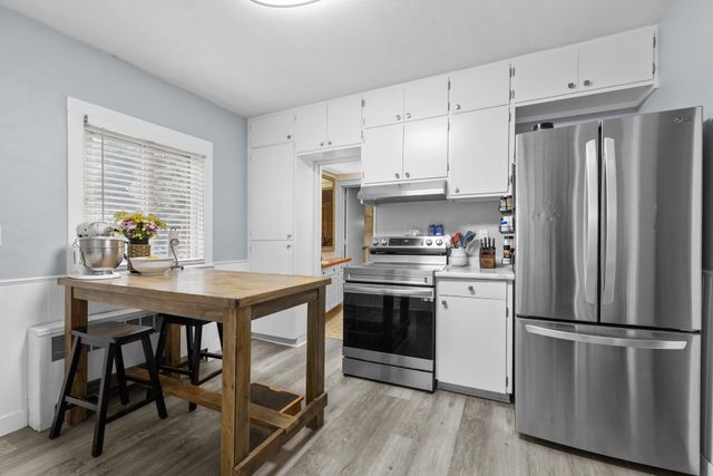 1027 10th St NW, Minot, ND 58703