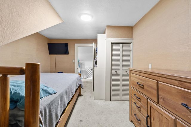 1027 10th St NW, Minot, ND 58703