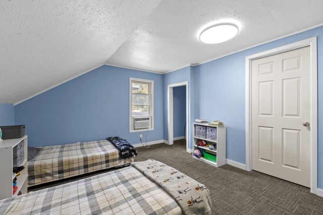 1027 10th St NW, Minot, ND 58703