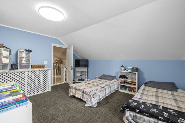 1027 10th St NW, Minot, ND 58703