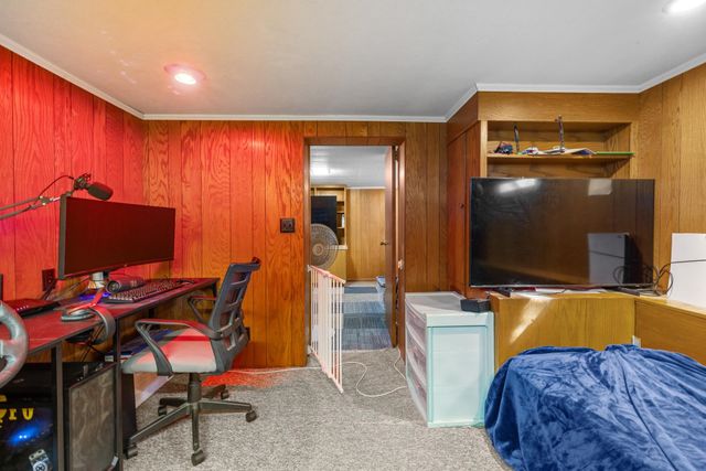1027 10th St NW, Minot, ND 58703