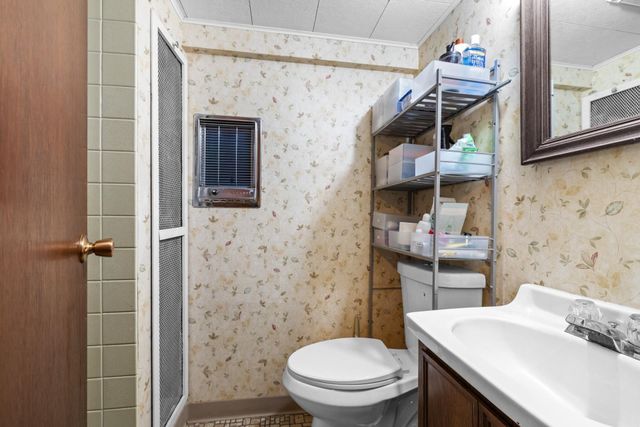 1027 10th St NW, Minot, ND 58703