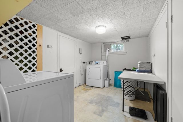1027 10th St NW, Minot, ND 58703