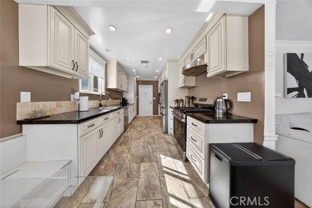 14942 Bryant, Panorama City (los Angeles), CA 91402