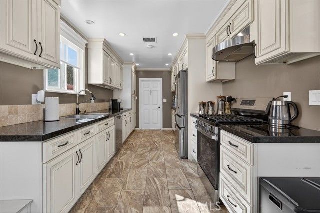 14942 Bryant, Panorama City (los Angeles), CA 91402