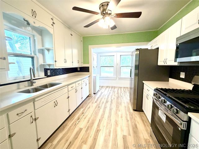 704 E Caddo Street, Cleveland, OK 74020