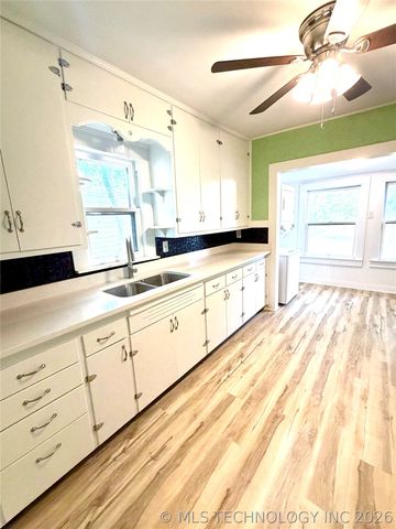 704 E Caddo Street, Cleveland, OK 74020