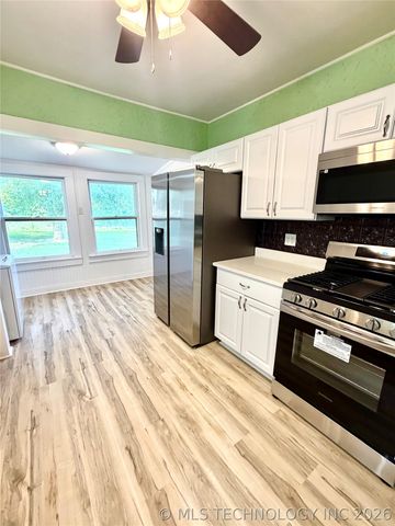 704 E Caddo Street, Cleveland, OK 74020