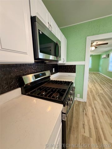 704 E Caddo Street, Cleveland, OK 74020