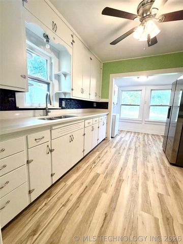 704 E Caddo Street, Cleveland, OK 74020