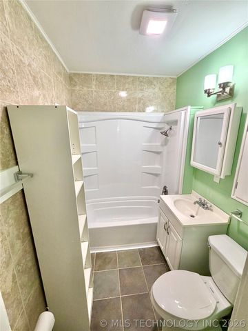 704 E Caddo Street, Cleveland, OK 74020