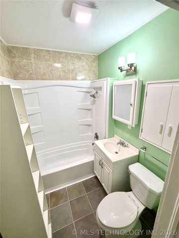 704 E Caddo Street, Cleveland, OK 74020