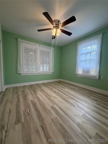 704 E Caddo Street, Cleveland, OK 74020
