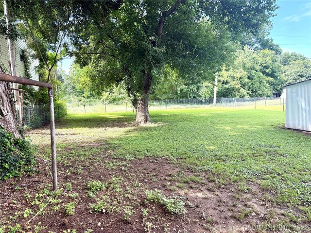 704 E Caddo Street, Cleveland, OK 74020
