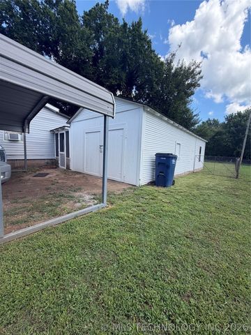 704 E Caddo Street, Cleveland, OK 74020