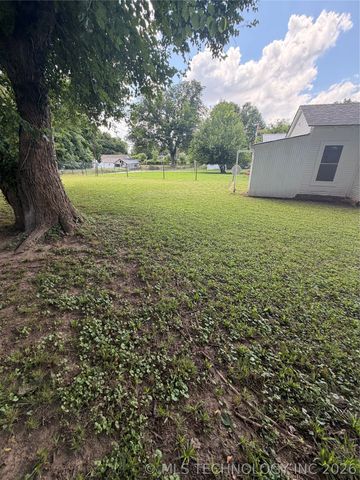 704 E Caddo Street, Cleveland, OK 74020