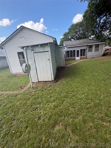 704 E Caddo Street, Cleveland, OK 74020