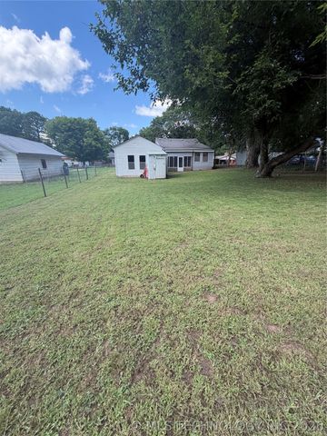 704 E Caddo Street, Cleveland, OK 74020