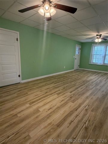 704 E Caddo Street, Cleveland, OK 74020