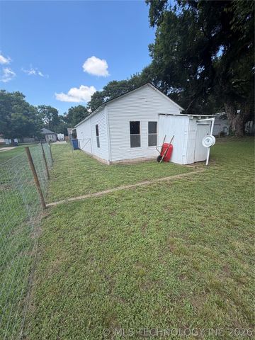 704 E Caddo Street, Cleveland, OK 74020
