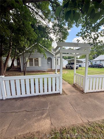 704 E Caddo Street, Cleveland, OK 74020