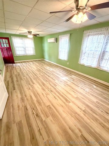 704 E Caddo Street, Cleveland, OK 74020